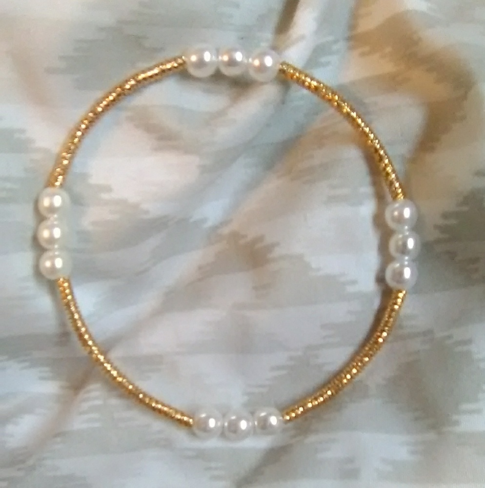 NEW (Gold/White) Beaded Bracelet